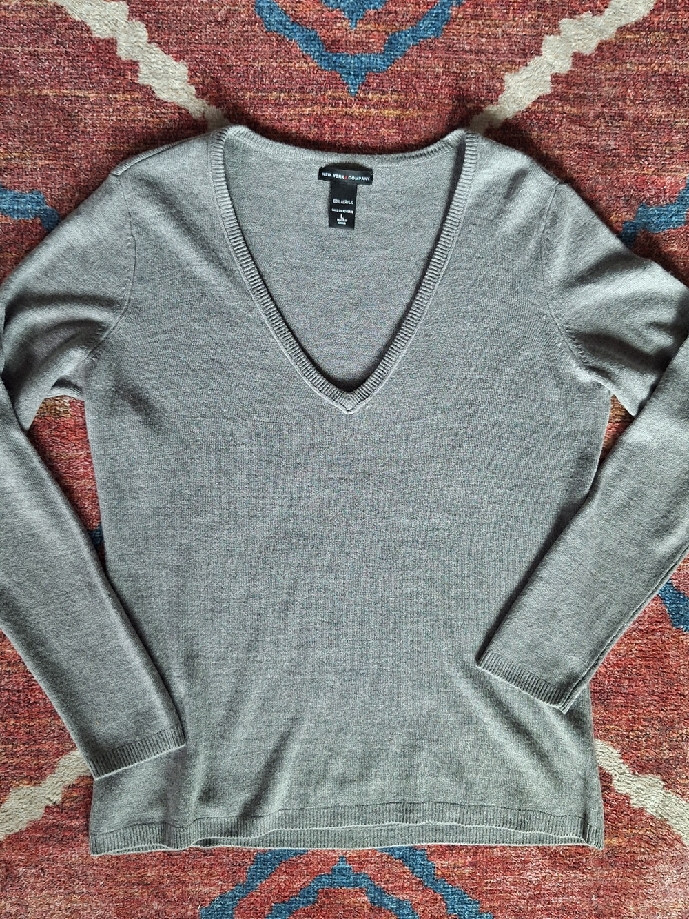 New York & Company Light Gray V-Neck Sweater